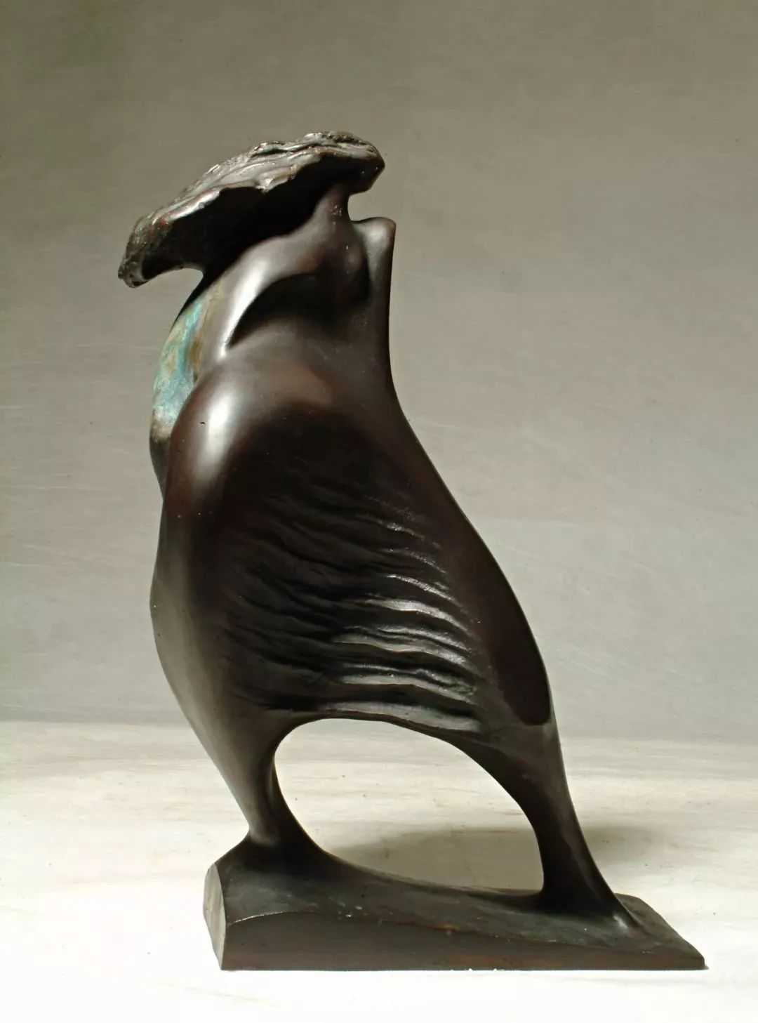 梁明诚《海风》铜／高40cm／1981年